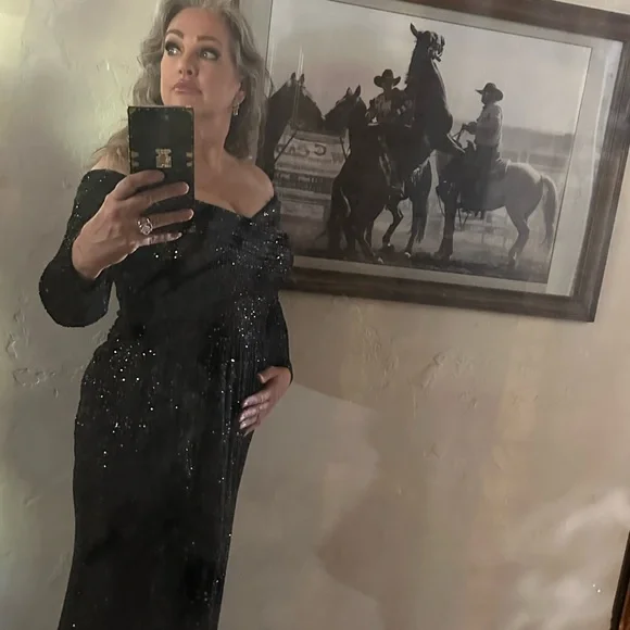 Gorgeous formal dress - Picture 2 of 2